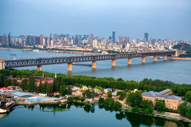 Follow President Xi to see the world, talk to Volga on the Yangtze River, these stories have to be told. ......